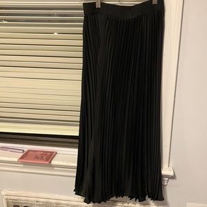 banana republic xs pleated black midi / long skirt